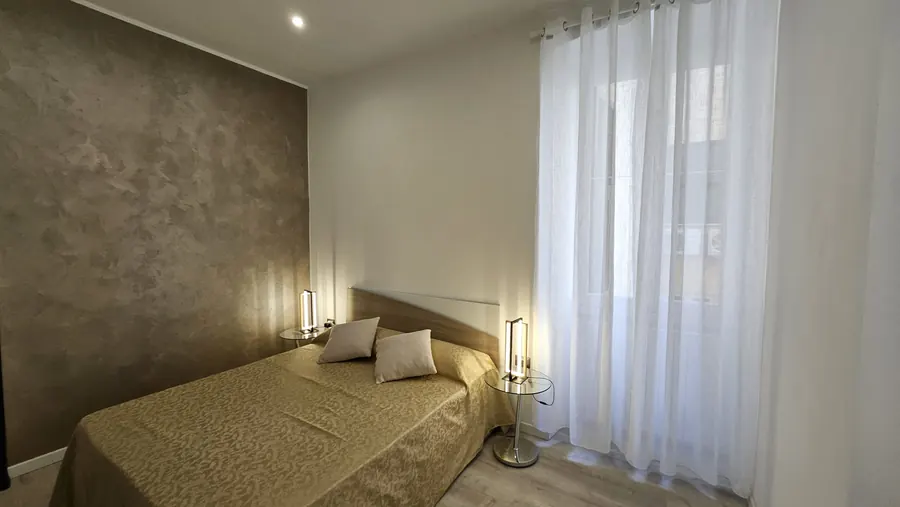 Vanity House: camera piccola con finestra
