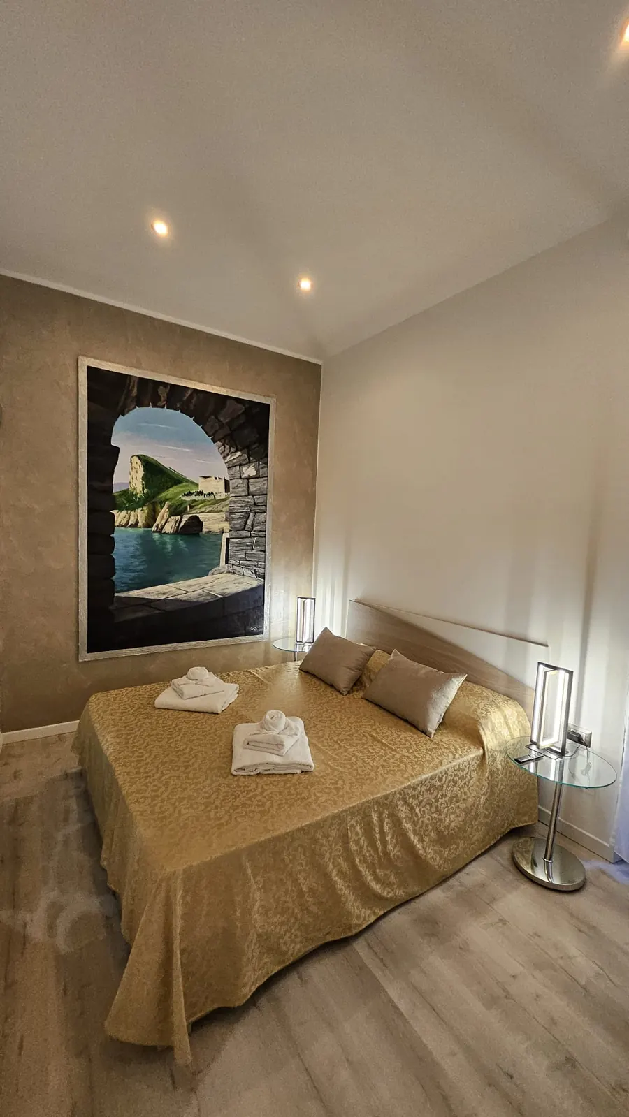 Vanity House: camera piccola con letto matrimoniale